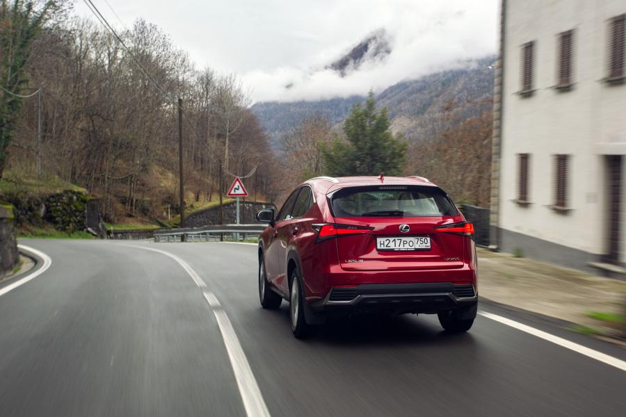  Lexus NX200 2018 года  (CIS) (фото 18 из 43)